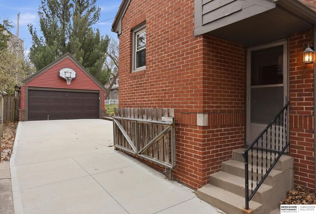 5165 Jackson Street, Omaha, NE 68106