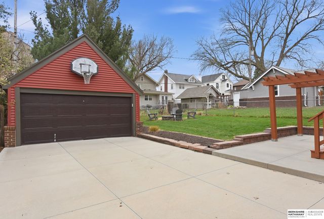 5165 Jackson Street, Omaha, NE 68106