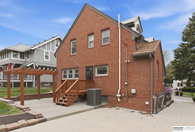 5165 Jackson Street, Omaha, NE 68106