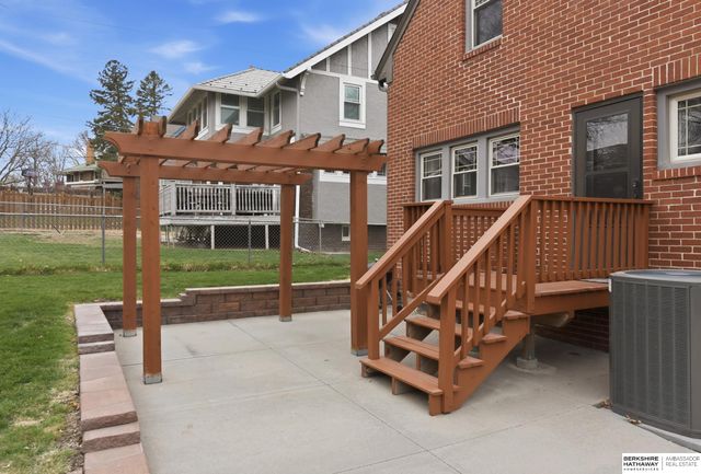 5165 Jackson Street, Omaha, NE 68106