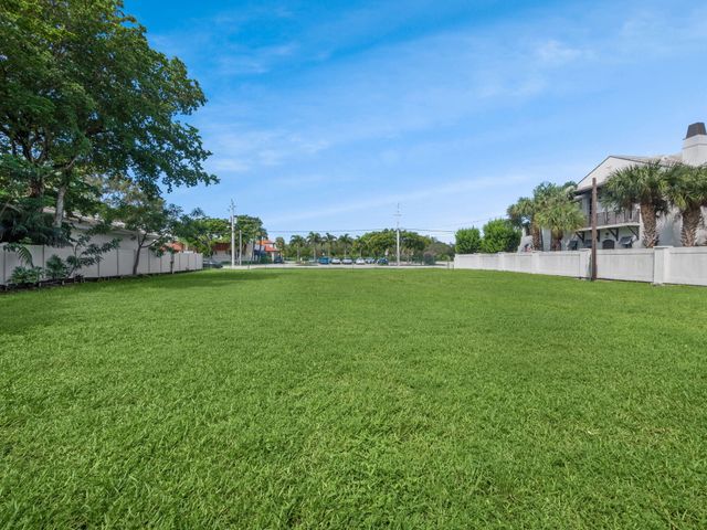 905 NE 6TH Avenue, Delray Beach, FL 33483