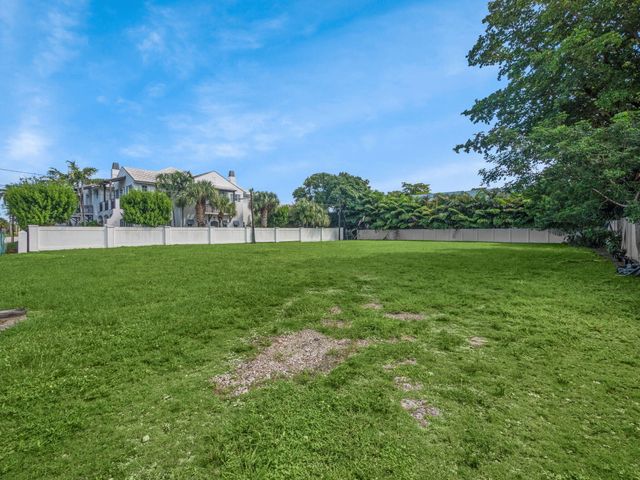 905 NE 6TH Avenue, Delray Beach, FL 33483