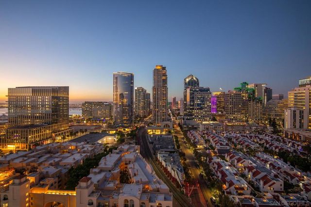 700 W Harbor 2101, San Diego, CA 92101