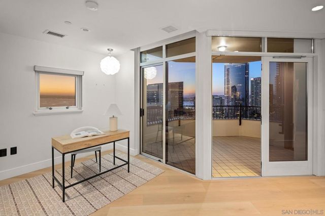 700 W Harbor 2101, San Diego, CA 92101