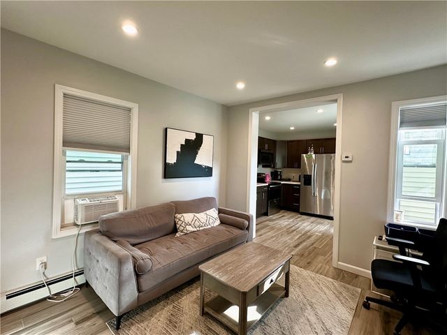 29 ann Street 3, Newport, RI 02840