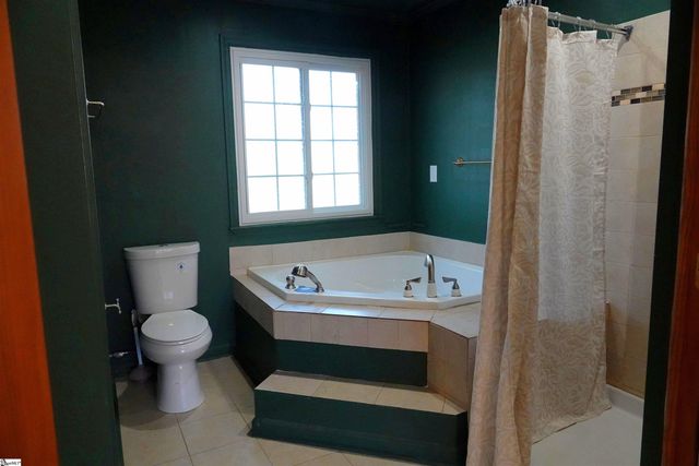 8 Aspenwood Drive, Simpsonville, SC 29680