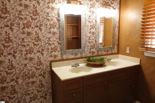 8 Aspenwood Drive, Simpsonville, SC 29680