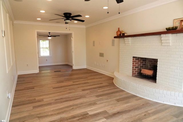 8 Aspenwood Drive, Simpsonville, SC 29680