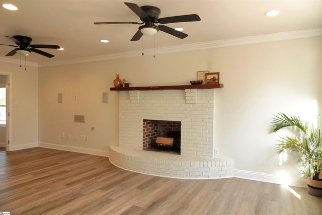 8 Aspenwood Drive, Simpsonville, SC 29680