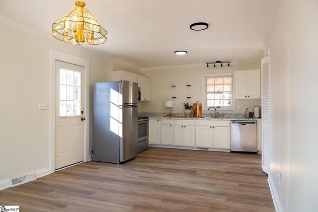 8 Aspenwood Drive, Simpsonville, SC 29680