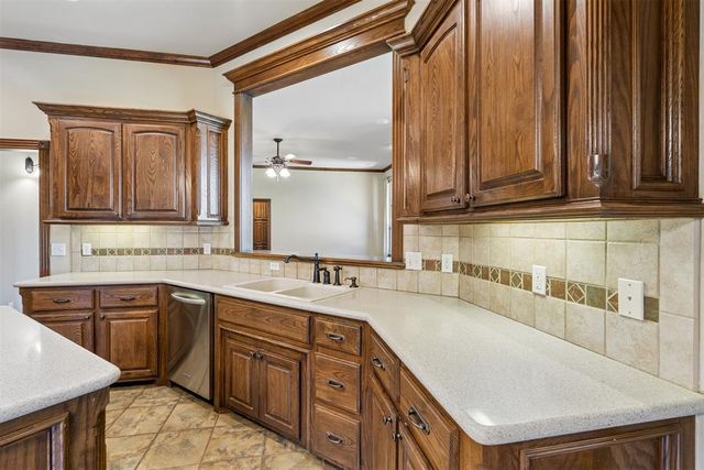 700 N Buckhorn Way, Mustang, OK 73064