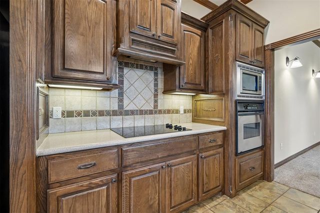 700 N Buckhorn Way, Mustang, OK 73064