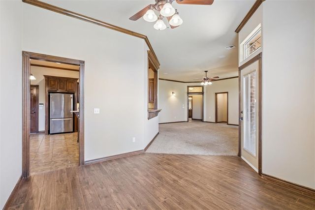 700 N Buckhorn Way, Mustang, OK 73064