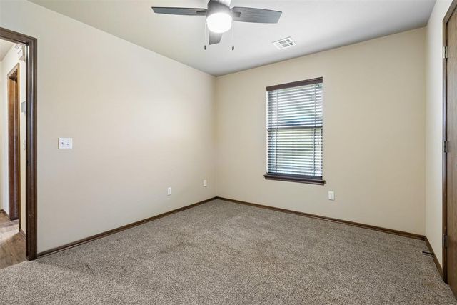 700 N Buckhorn Way, Mustang, OK 73064