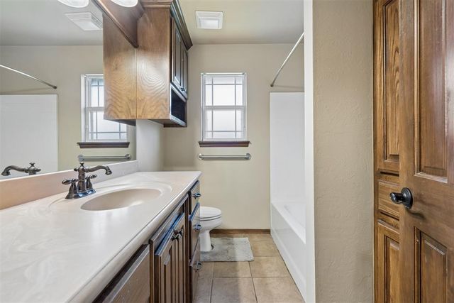 700 N Buckhorn Way, Mustang, OK 73064