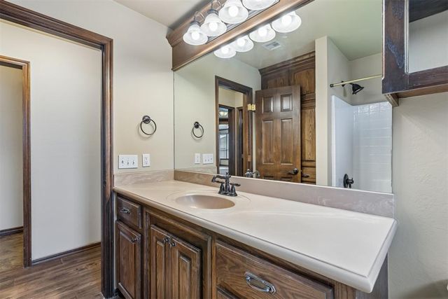 700 N Buckhorn Way, Mustang, OK 73064