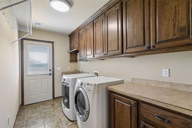700 N Buckhorn Way, Mustang, OK 73064
