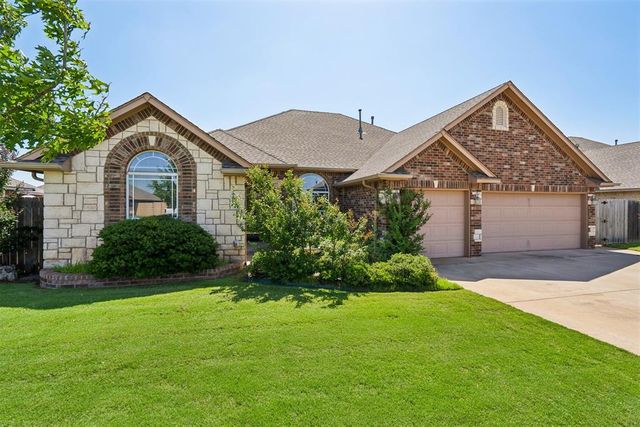 700 N Buckhorn Way, Mustang, OK 73064