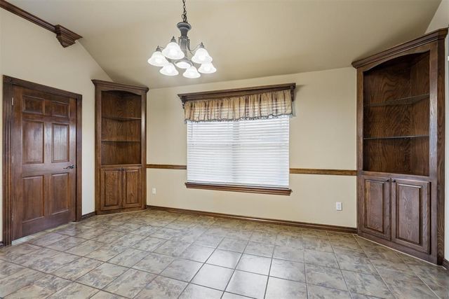 700 N Buckhorn Way, Mustang, OK 73064