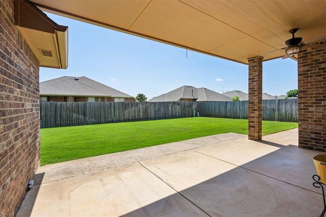 700 N Buckhorn Way, Mustang, OK 73064