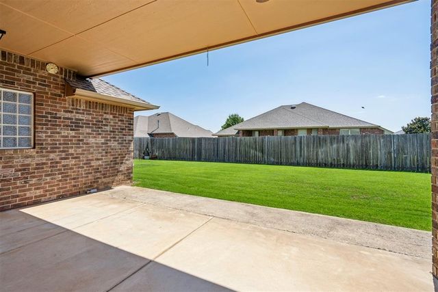 700 N Buckhorn Way, Mustang, OK 73064
