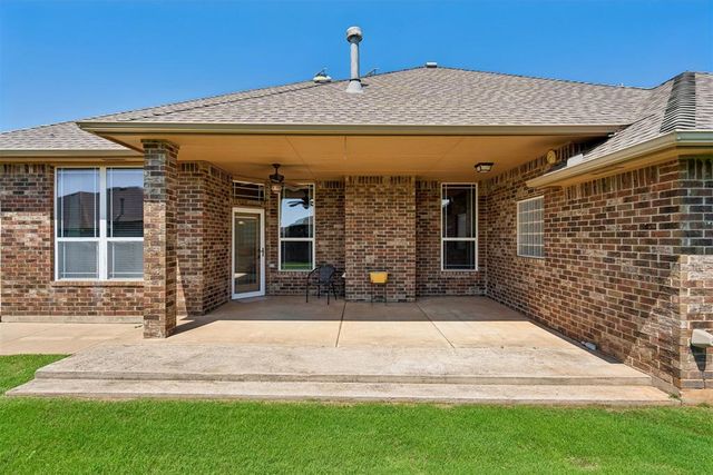 700 N Buckhorn Way, Mustang, OK 73064