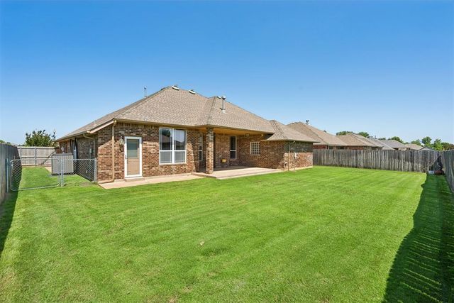 700 N Buckhorn Way, Mustang, OK 73064