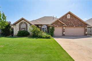 700 N Buckhorn Way, Mustang, OK 73064