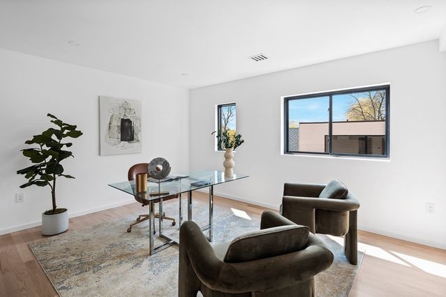 353 Linwood Ave 353, Newton, MA 02460