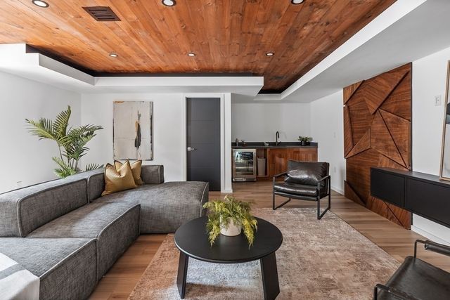 353 Linwood Ave 353, Newton, MA 02460
