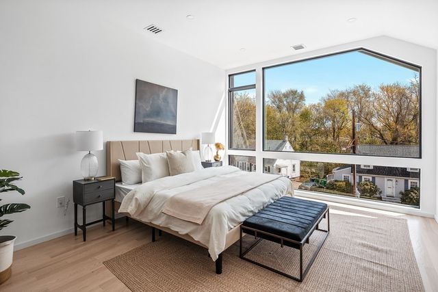 353 Linwood Ave 353, Newton, MA 02460
