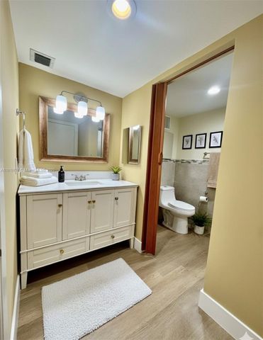 10985 SW 107 216, Miami, FL 33176