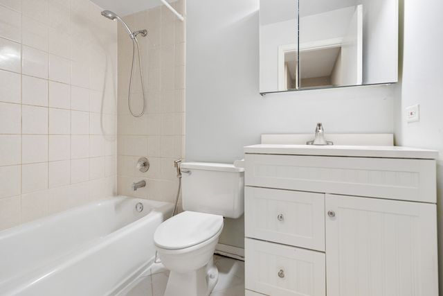 262 Inverrary Lane, Deerfield, IL 60015