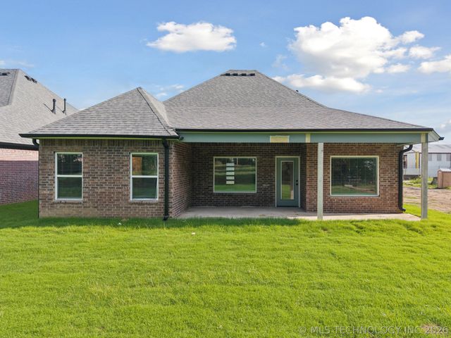 213 W Broadway Street, Owasso, OK 74055