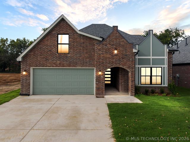 213 W Broadway Street, Owasso, OK 74055
