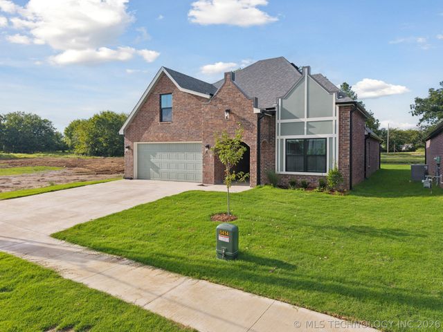 213 W Broadway Street, Owasso, OK 74055