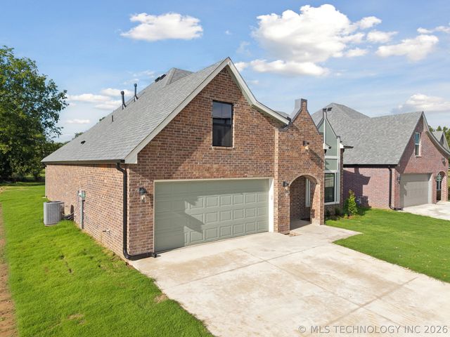 213 W Broadway Street, Owasso, OK 74055