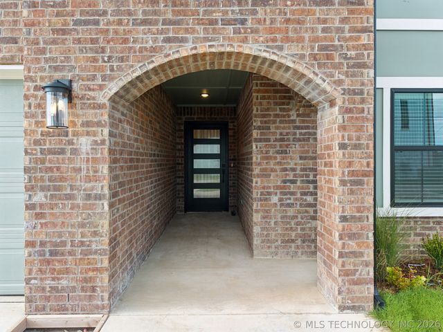 213 W Broadway Street, Owasso, OK 74055
