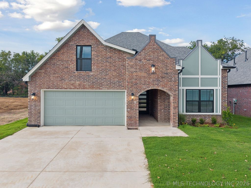 213 W Broadway Street, Owasso, OK 74055