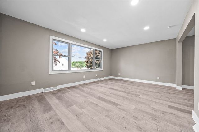 755 Massachusetts St, Ellwood City, PA 16117