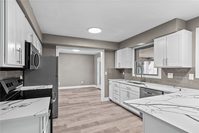 755 Massachusetts St, Ellwood City, PA 16117