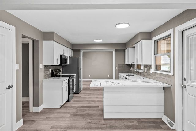 755 Massachusetts St, Ellwood City, PA 16117