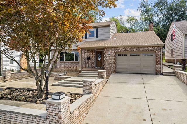 755 Massachusetts St, Ellwood City, PA 16117