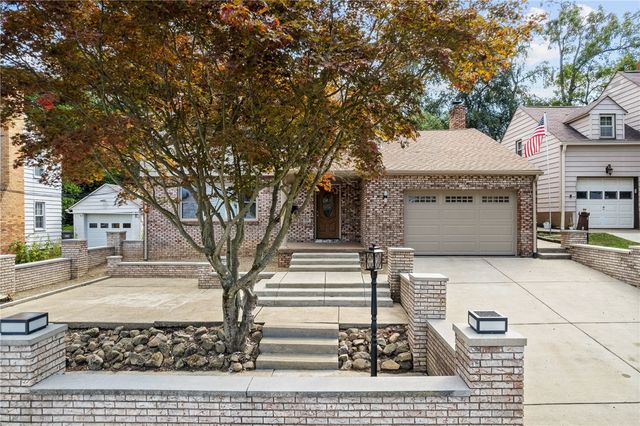 755 Massachusetts St, Ellwood City, PA 16117