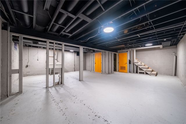 755 Massachusetts St, Ellwood City, PA 16117