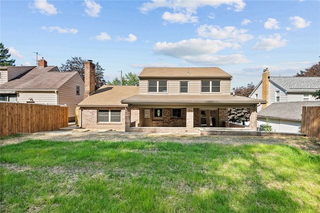 755 Massachusetts St, Ellwood City, PA 16117