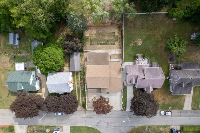 755 Massachusetts St, Ellwood City, PA 16117