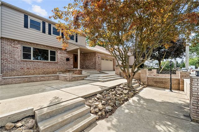 755 Massachusetts St, Ellwood City, PA 16117