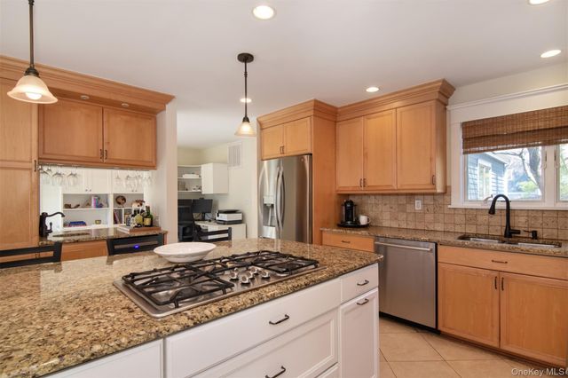 153 Fieldpoint Drive, Irvington, NY 10533