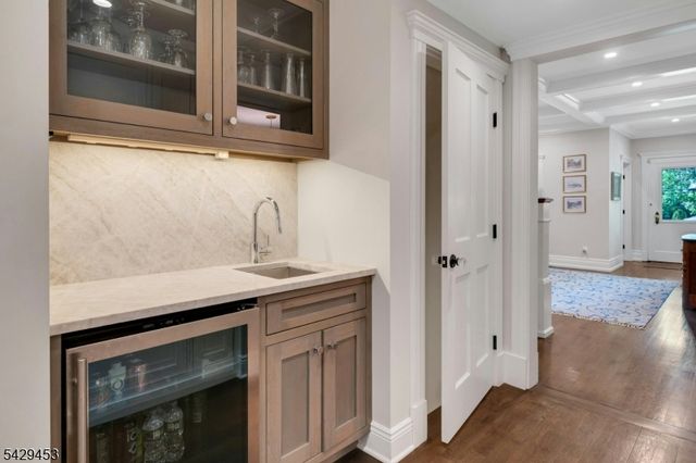 27 Bedford Rd, Summit City, NJ 07901